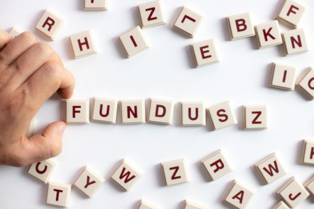 Podwyżki dla nauczycieli a fundusz na doskonalenie zawodowe i fundusz nagród – czy podlega przeliczeniu