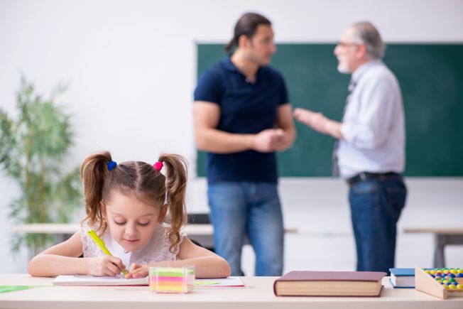 Trudne zachowania rodziców w szkole – jak sobie z nimi radzić