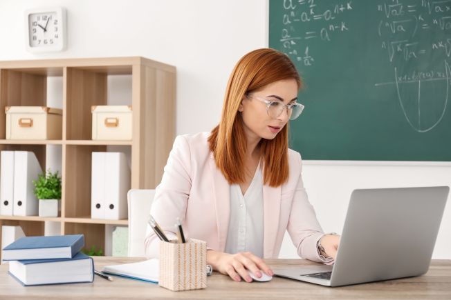 Nauczyciele klas IV-VIII szkół podstawowych nie otrzymają już bonu na laptop