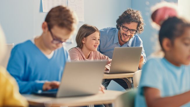 Komputery dla uczniów klas IV szkół podstawowych z KPO – nowe informacje