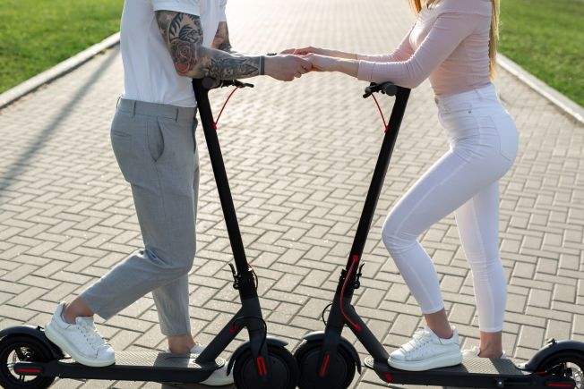Czy hulajnoga to dobry pomysł na prezent? Poradnik świąteczny i urodzinowy