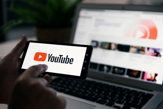 Czy szkoła musi reagować, gdy uczeń wrzuca filmiki na YouTube