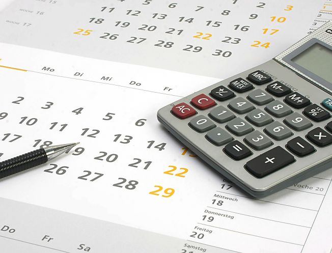 Jak liczyć termin na dokonanie oceny dorobku zawodowego nauczyciela – w dniach kalendarzowych czy roboczych