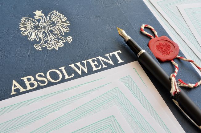 Dyplom zawodowy w zawodzie technik księgarstwa i technik przemysłu drzewnego – nowe warunki