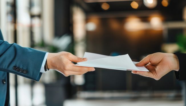 Podanie o wypowiedzenie za porozumieniem stron – czyli jak odejść z pracy w trakcie roku szkolnego