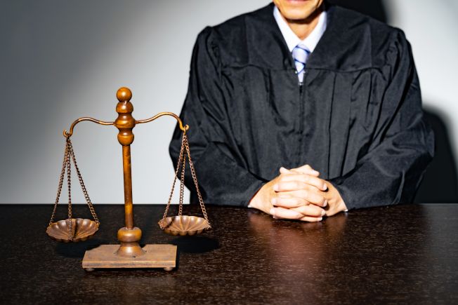 Pracownik szkoły jako ławnik w sądzie – zwolnienie od pracy, wynagrodzenie