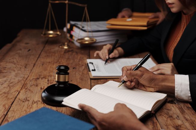 Luki prawne w Karcie Nauczyciela – ekwiwalent za urlop nauczyciela szkoły feryjnej