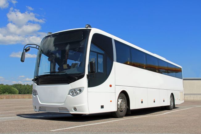Czy obowiązkiem opiekuna w autobusie jest doprowadzenie dzieci z przystanku do szkoły