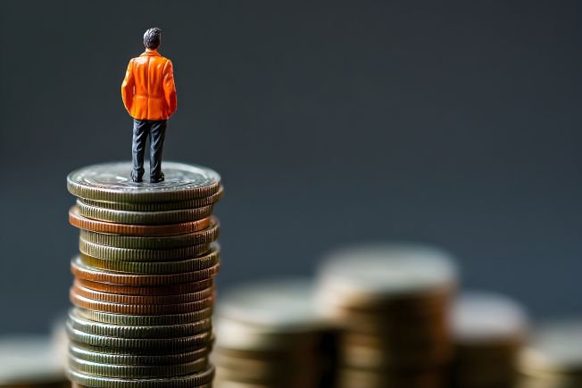 Czy dodatek motywacyjny nauczyciela może być uzależniony od stażu pracy w szkole