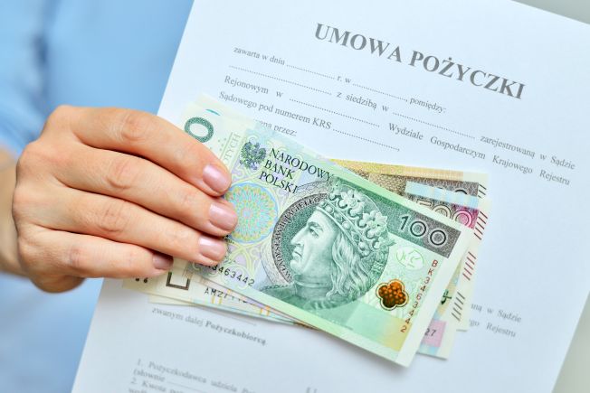 Umowa pożyczki z ZFŚS z dyrektorem – kto ją podpisuje