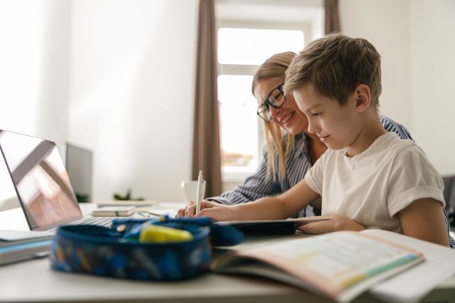 Cofnięcie zezwolenia na edukację domową, gdy szkoła nie prowadzi zajęć stacjonarnie