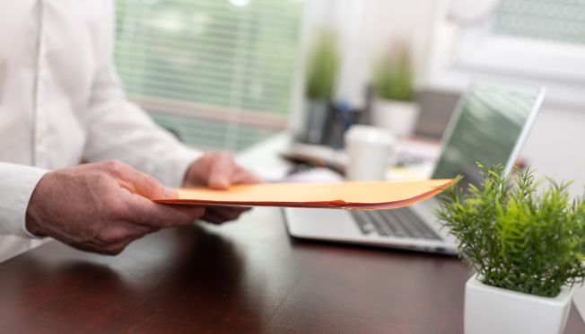 Jak uwzględnić opis warunków pracy w skierowaniu na badania lekarskie pracownika szkoły