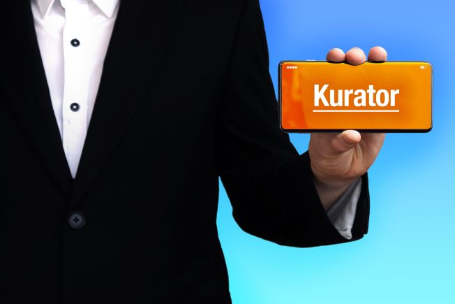Czy kurator informuje szkołę o objęciu ucznia nadzorem kuratorskim
