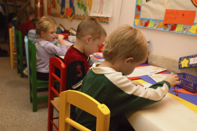 Karta Nauczyciela w przedszkolach nie samorządowych i niepublicznych – sprawdź, które regulacje stosować