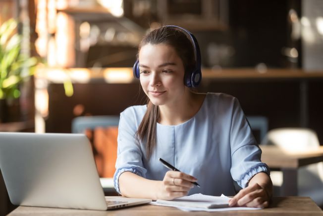 Egzaminy online w edukacji domowej! MEN wskazuje na naruszenie prawa