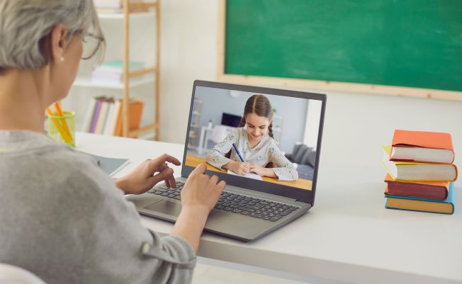 Będą bony na laptopy dla nauczycieli klas I-III szkół podstawowych oraz szkół ponadpodstawowych