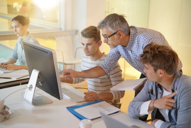 Portal Oświatowy na żywo – jak będzie wyglądało przekazanie laptopów dla uczniów