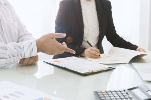 Odwołanie od oceny pracy nauczyciela złożone po terminie – działania dyrektora szkoły