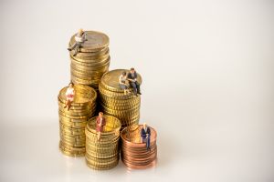 Przejście na świadczenie kompensacyjne – nie w każdym przypadku rozwiązania stosunku pracy