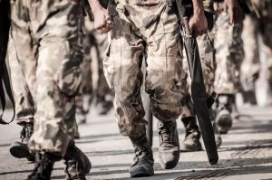 Pracownik szkoły w obronie terytorialnej (WOT) - jakie ma uprawnienia w związku ze służbą