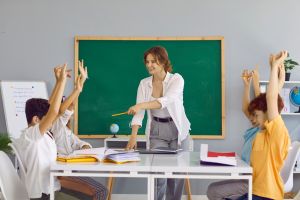 Brak kwalifikacji nauczyciela religii – czy możliwe zatrudnienie za zgodą kuratora oświaty