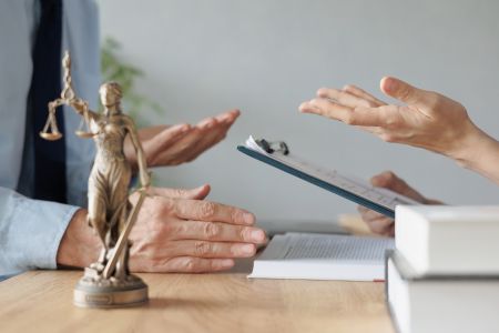 Dłuższy urlop rodzicielski dla większej grupy pracowników