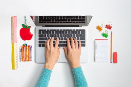 Wzór umowy o przekazanie laptopów dla uczniów pomiędzy organem prowadzącym a Ministrem Cyfryzacji