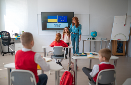 Uczeń z Ukrainy w szkole. Praktyczne wskazówki dotyczące oceniania i klasyfikowania