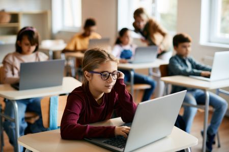 Minister Cyfryzacji: program „Laptopy dla uczniów” będzie kontynuowany