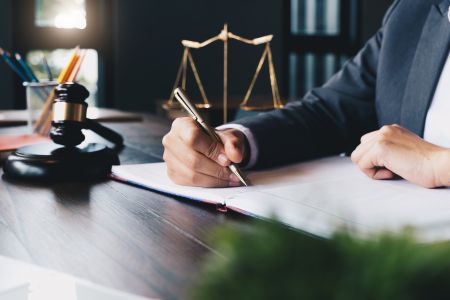 Luki prawne w Karcie Nauczyciela – dodatek za wysługę lat