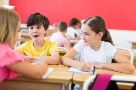   Logopeda musi przygotować program terapii dla każdego dziecka lub grupy