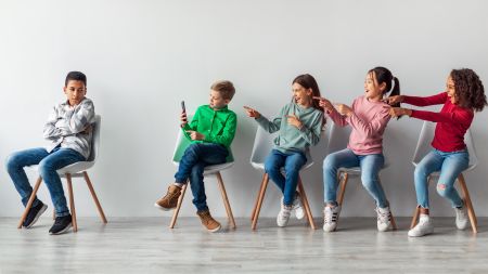 Klimat klasy i bullying – kluczowa rola wychowawcy w budowaniu atmosfery i poczucia bezpieczeństwa w klasie 