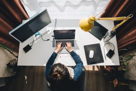 Stanowiska pracy przy monitorach ekranowych – rekomendacje PIP
