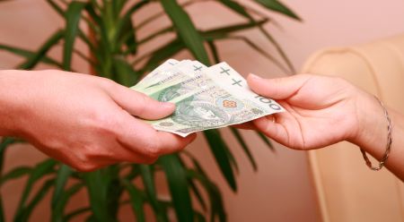 Nagroda jubileuszowa dla nauczyciela i pracownika niepedagogicznego – jak ustalić jej wysokość