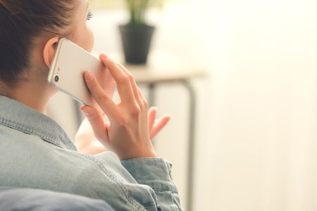 Czy pracownik szkoły musi odbierać telefon służbowy podczas urlopu wypoczynkowego - co na to PIP
