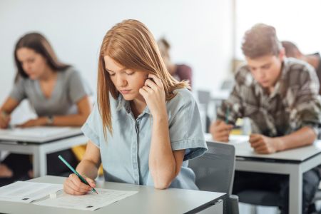 Egzaminy klasyfikacyjne w edukacji domowej tylko stacjonarnie? MEN wyjaśnia zasady