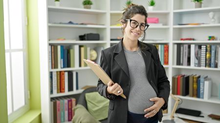 Ciąża w czasie urlopu zdrowotnego nauczyciela – czy przerywa urlop?