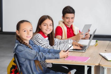 Program Cyfrowy Uczeń – dofinansowanie dla szkół i placówek oświatowych od 31 sierpnia 2025 r.