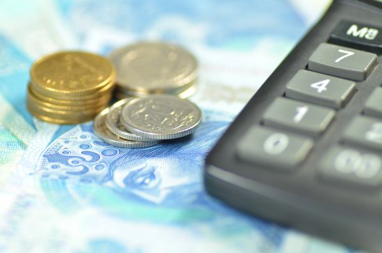 Obliczanie wynagrodzenia za godziny ponadwymiarowe nauczyciela w regulaminie wynagradzania
