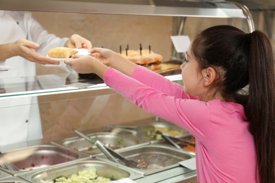 "Posiłek w szkole i w domu" – podwyższone kryteria dochodowe
