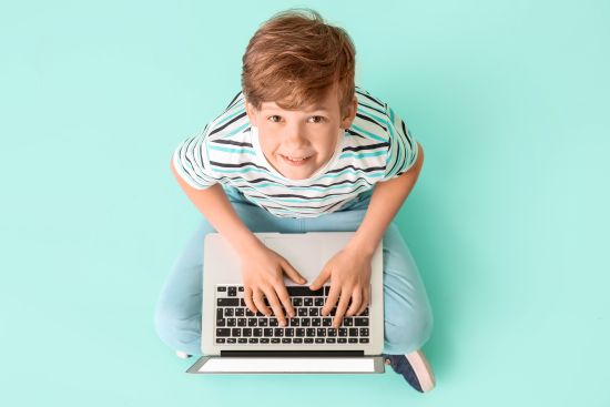 Raport Fundacji Szkoła z Klasą: Bezpieczeństwo w sieci to nie tylko hasła