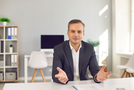 Czy szkoła może umieszczać reklamy na ogrodzeniu