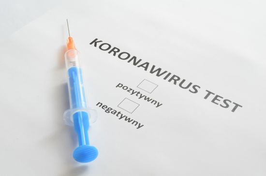 Powrót do pracy po izolacji – czy wymaga negatywnego wyniku testu na koronawirusa