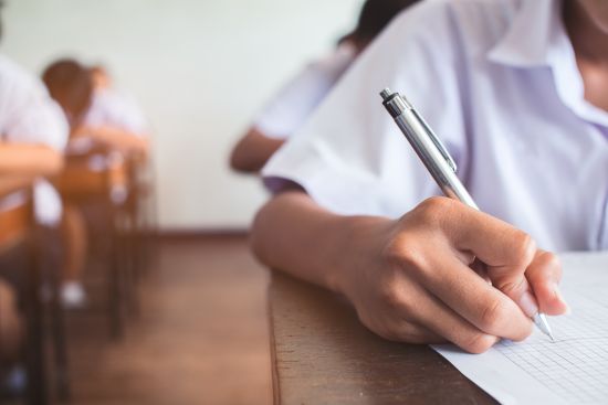 Opinia o dostosowaniu na egzaminie ósmoklasisty – kto wydaje