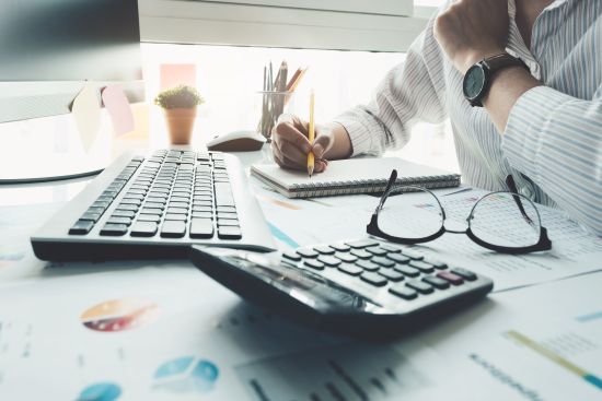Składki ZUS a dotacja oświatowa – czy składki pracodawcy wlicza się do limitu wynagrodzeń