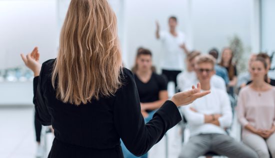 Asystent techniczny na egzaminie zawodowym zarobi więcej