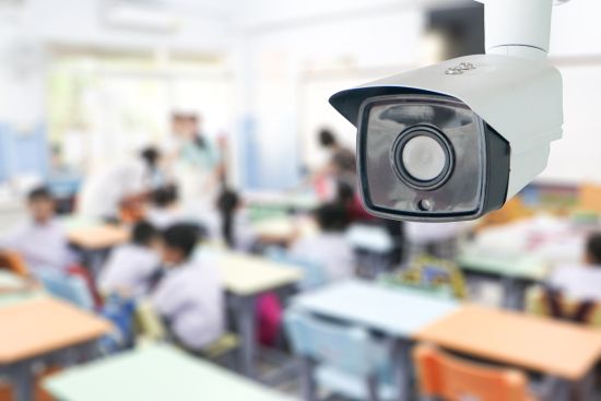 Monitoring w sali lekcyjnej – kiedy jest dopuszczalny? Stanowisko UODO