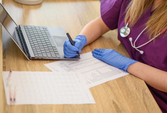Badania kontrolne – jak liczyć okres niezdolności do pracy